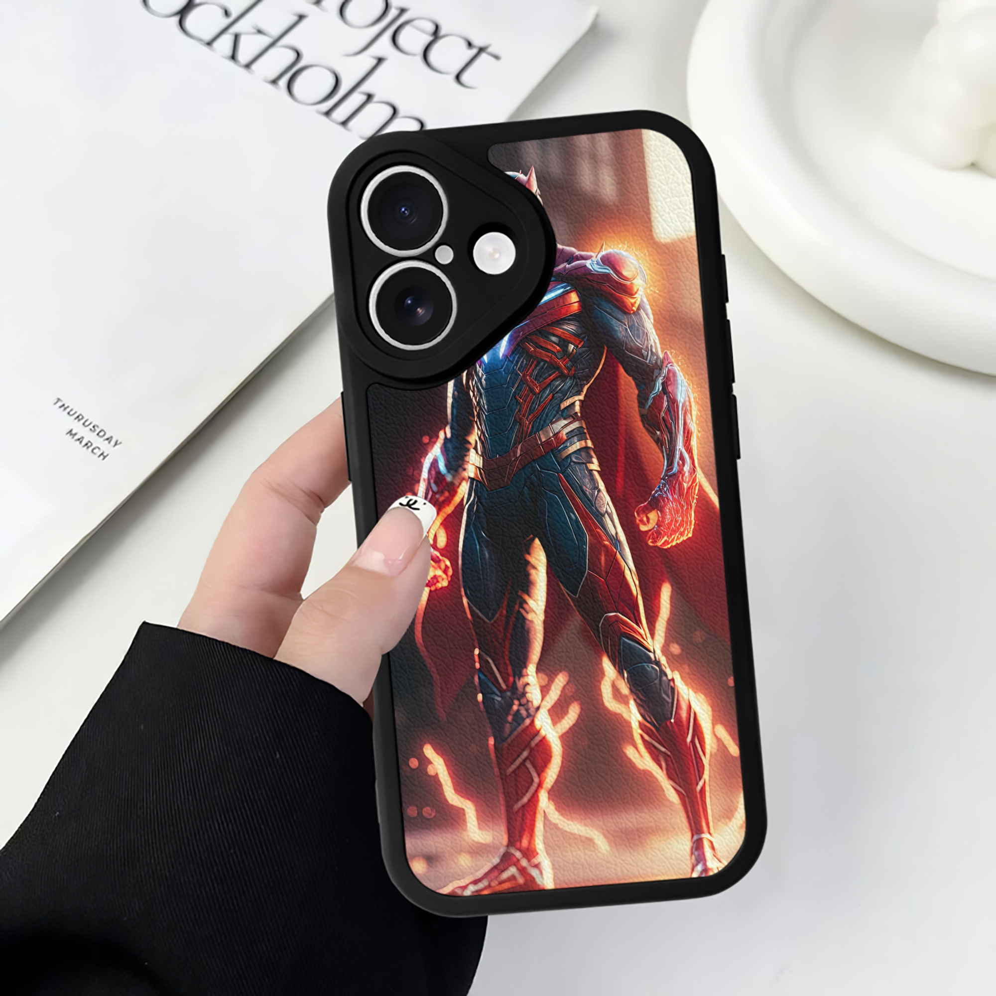 Spider Man スパイダーマン 【iPhone 16シリーズ対応】シリコンスマホケース（レザー調） 材質：シリコン